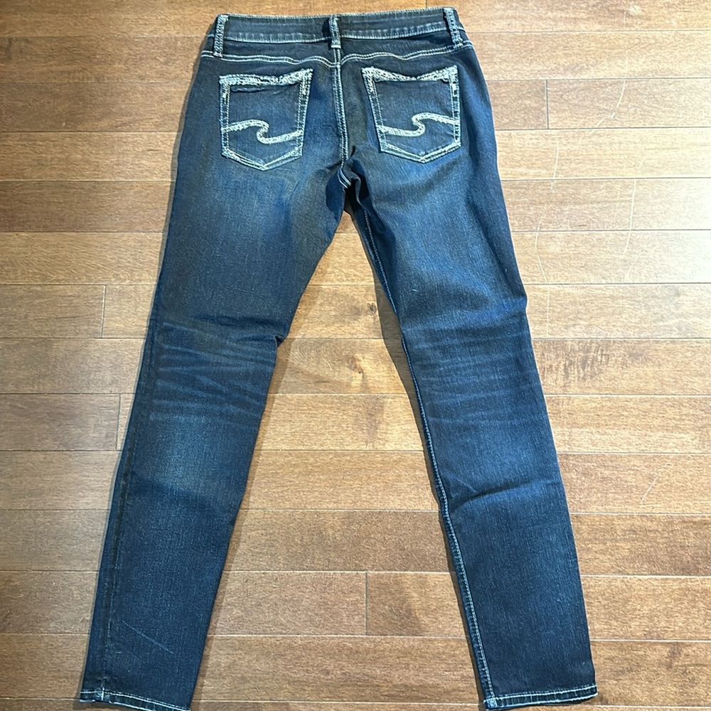 Sz 28/29-32L⭐️Silver Boyfriend Mid Rise Distressed Jeans. 32”UnCuffed.